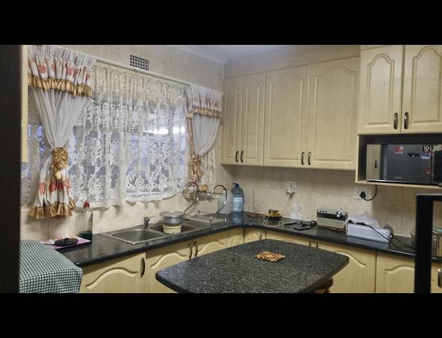3 BEDROOM HOUSE FOR SALE IN LENNOXTON